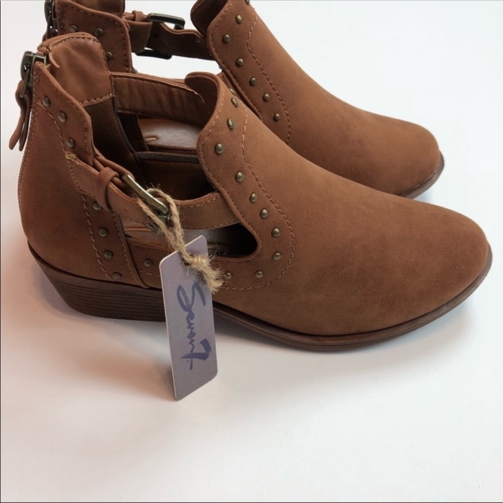 SEVEN7 BROWN SIDE BUCKLE ANKLE BOOTS - Picture 3 of 6